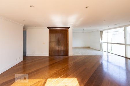Apartamento para alugar com 184m², 3 quartos e 1 vaga Apartamento para alugar com 184m², 3 quartos e 1 vagaSala