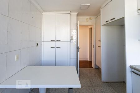 Apartamento para alugar com 184m², 3 quartos e 1 vaga Apartamento para alugar com 184m², 3 quartos e 1 vagaCozinha