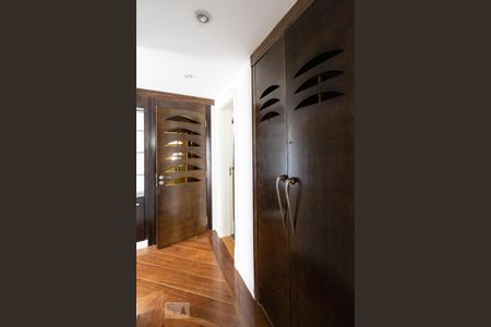 Apartamento para alugar com 184m², 3 quartos e 1 vaga Apartamento para alugar com 184m², 3 quartos e 1 vagaCorredor - Suite