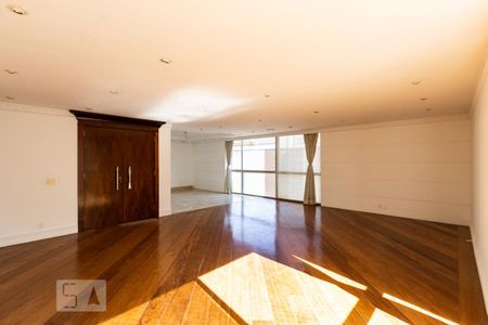 Apartamento para alugar com 184m², 3 quartos e 1 vaga Apartamento para alugar com 184m², 3 quartos e 1 vagaSala