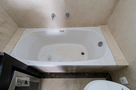 Apartamento para alugar com 184m², 3 quartos e 1 vaga Apartamento para alugar com 184m², 3 quartos e 1 vagaBanheiro da Suite - Banheira
