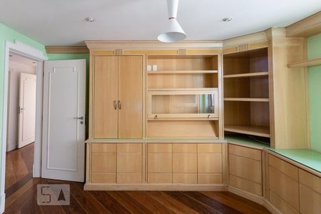 Apartamento para alugar com 184m², 3 quartos e 1 vaga Apartamento para alugar com 184m², 3 quartos e 1 vagaQuarto 2