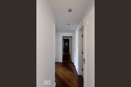 Apartamento para alugar com 184m², 3 quartos e 1 vaga Apartamento para alugar com 184m², 3 quartos e 1 vagaCorredor