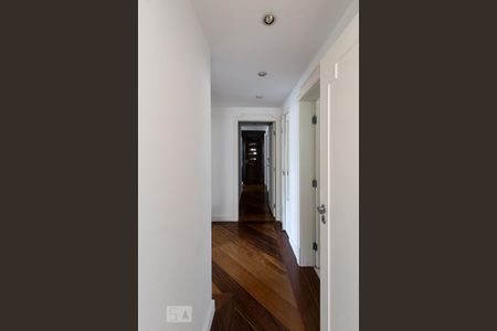 Apartamento para alugar com 184m², 3 quartos e 1 vaga Apartamento para alugar com 184m², 3 quartos e 1 vagaCorredor