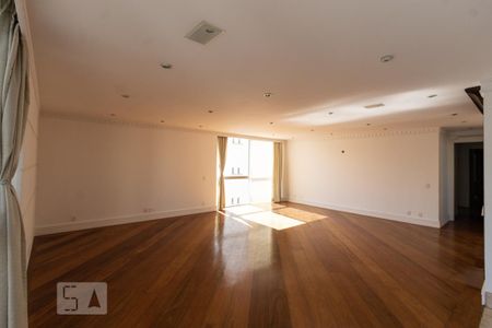 Apartamento para alugar com 184m², 3 quartos e 1 vaga Apartamento para alugar com 184m², 3 quartos e 1 vagaSala