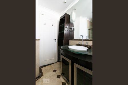Apartamento para alugar com 184m², 3 quartos e 1 vaga Apartamento para alugar com 184m², 3 quartos e 1 vagaBanheiro da Suite