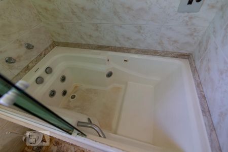 Apartamento à venda com 214m², 3 quartos e 3 vagasBanheiro 2