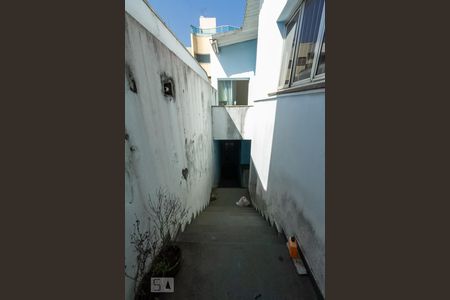 Casa à venda com 280m², 4 quartos e 5 vagas Casa à venda com 280m², 4 quartos e 5 vagasCorredor