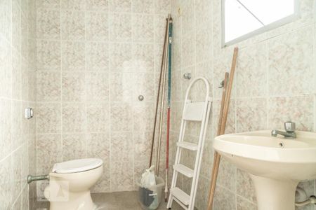 Casa à venda com 220m², 3 quartos e 2 vagas Casa à venda com 220m², 3 quartos e 2 vagasBanheiro de Serviço