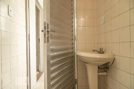 Casa à venda com 220m², 3 quartos e 2 vagas Casa à venda com 220m², 3 quartos e 2 vagasBanheiro de Serviço