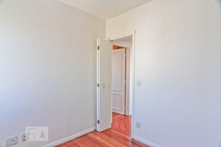Quarto 2 de apartamento para alugar com 2 quartos, 58m² em Parque Maria Domitila, São Paulo