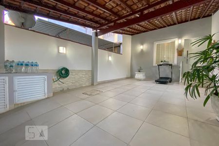 Casa de condomínio à venda com 114m², 3 quartos e 1 vaga Casa de condomínio à venda com 114m², 3 quartos e 1 vagaQuintal