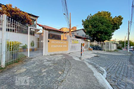 Casa de condomínio à venda com 114m², 3 quartos e 1 vaga Casa de condomínio à venda com 114m², 3 quartos e 1 vagaFachada