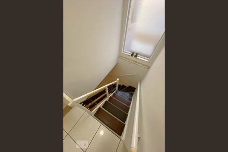 Acesso ao segundo andar de casa de condomínio à venda com 3 quartos, 114m² em Irajá, Rio de Janeiro