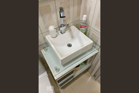 Casa de condomínio à venda com 114m², 3 quartos e 1 vaga Casa de condomínio à venda com 114m², 3 quartos e 1 vagaBanheiro segundo andar