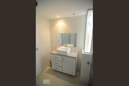 Casa à venda com 220m², 4 quartos e 3 vagasBanheiro