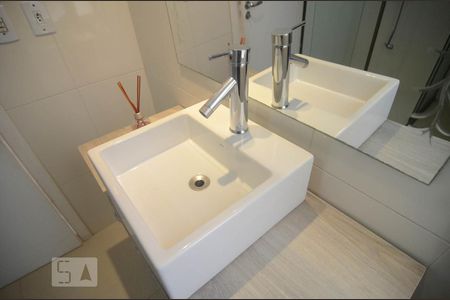 Casa à venda com 220m², 4 quartos e 3 vagasBanheiro