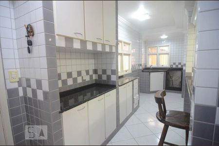 Casa à venda com 220m², 4 quartos e 3 vagasCozinha