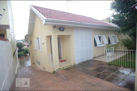 Casa à venda com 220m², 4 quartos e 3 vagasFachada