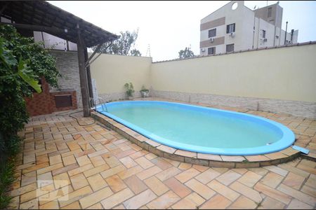 Casa à venda com 220m², 4 quartos e 3 vagasÁrea comum - Piscina
