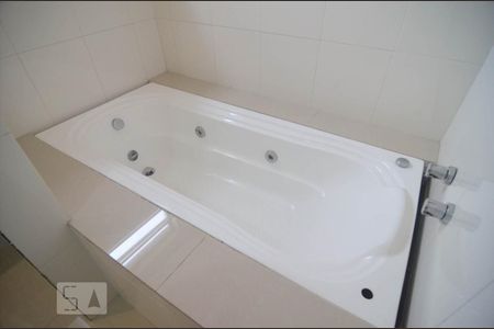 Casa à venda com 220m², 4 quartos e 3 vagasBanheiro