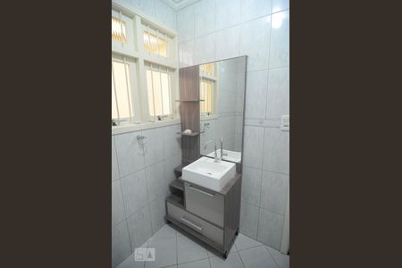 Casa à venda com 220m², 4 quartos e 3 vagasBanheiro 