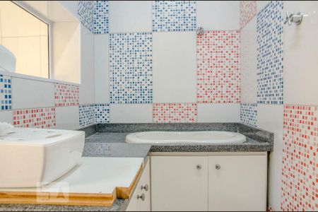 Casa à venda com 420m², 3 quartos e 8 vagas Casa à venda com 420m², 3 quartos e 8 vagasBanheiro da Edícula