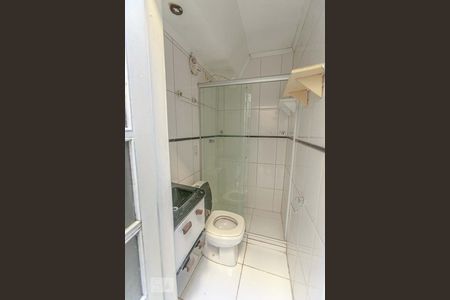 Banheiro de casa de condomínio à venda com 2 quartos, 100m² em Camaquã, Porto Alegre