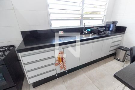 Casa à venda com 274m², 4 quartos e 4 vagasCozinha - Armários