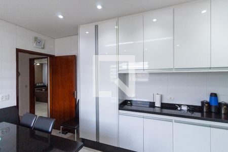 Casa à venda com 274m², 4 quartos e 4 vagasCozinha - Armários