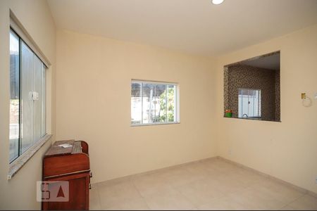 Sala de apartamento para alugar com 2 quartos, 70m² em Pilares, Rio de Janeiro