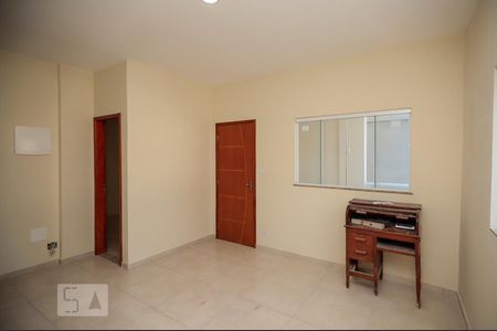 Sala de apartamento para alugar com 2 quartos, 70m² em Pilares, Rio de Janeiro