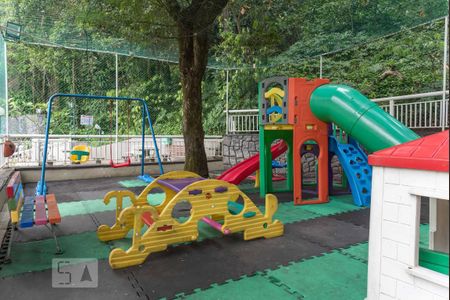 Apartamento à venda com 98m², 3 quartos e 1 vaga Apartamento à venda com 98m², 3 quartos e 1 vagaÁrea Comum - Playground