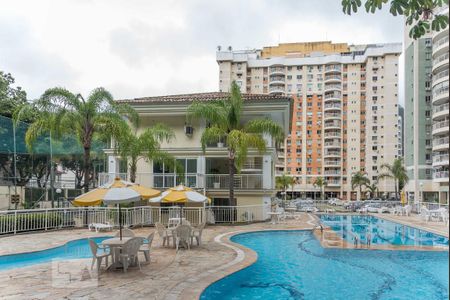 Apartamento à venda com 98m², 3 quartos e 1 vaga Apartamento à venda com 98m², 3 quartos e 1 vagaÁrea comum - Piscina