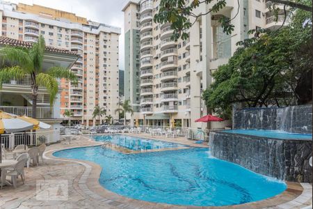 Apartamento à venda com 98m², 3 quartos e 1 vaga Apartamento à venda com 98m², 3 quartos e 1 vagaÁrea comum - Piscina