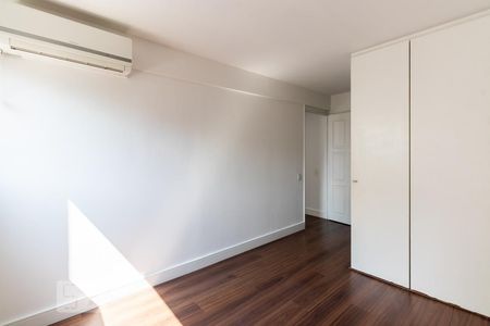 Suite de apartamento para alugar com 3 quartos, 121m² em Itaim Bibi, São Paulo