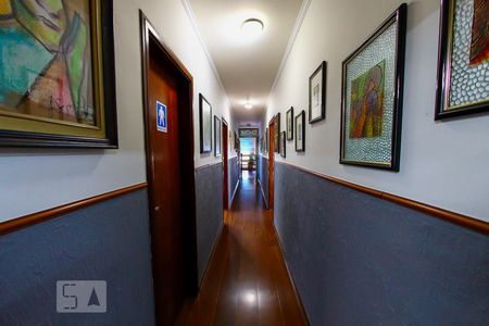 Casa à venda com 600m², 5 quartos e 8 vagas Casa à venda com 600m², 5 quartos e 8 vagascorredor