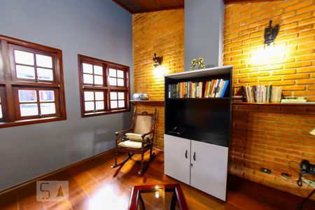 Casa à venda com 600m², 5 quartos e 8 vagas Casa à venda com 600m², 5 quartos e 8 vagasSala de TV