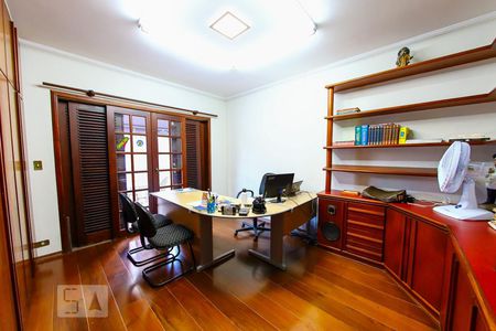 Casa à venda com 600m², 5 quartos e 8 vagas Casa à venda com 600m², 5 quartos e 8 vagasQuarto 3