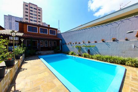 Casa à venda com 600m², 5 quartos e 8 vagas Casa à venda com 600m², 5 quartos e 8 vagasArea Comum