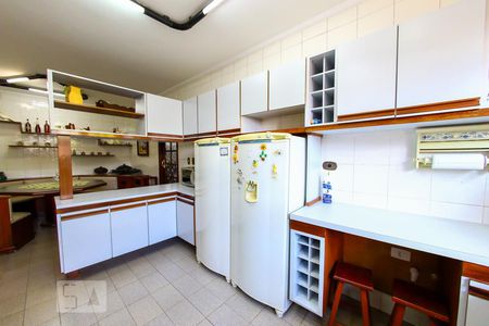 Casa à venda com 600m², 5 quartos e 8 vagas Casa à venda com 600m², 5 quartos e 8 vagasCozinha