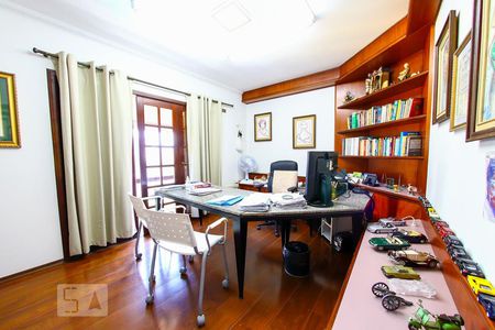 Casa à venda com 600m², 5 quartos e 8 vagas Casa à venda com 600m², 5 quartos e 8 vagasSuite 2