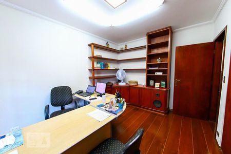 Casa à venda com 600m², 5 quartos e 8 vagas Casa à venda com 600m², 5 quartos e 8 vagasQuarto 3