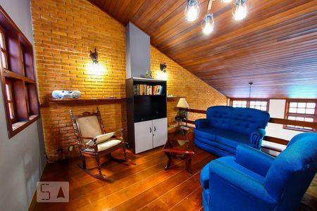 Casa à venda com 600m², 5 quartos e 8 vagas Casa à venda com 600m², 5 quartos e 8 vagasSala de TV