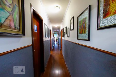 Casa à venda com 600m², 5 quartos e 8 vagas Casa à venda com 600m², 5 quartos e 8 vagasCorredor