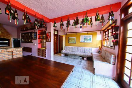 Casa à venda com 600m², 5 quartos e 8 vagas Casa à venda com 600m², 5 quartos e 8 vagasÁrea comum - Churrasqueira