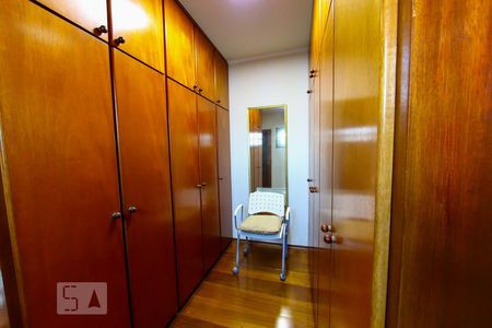 Casa à venda com 600m², 5 quartos e 8 vagas Casa à venda com 600m², 5 quartos e 8 vagasCloset da Suite 2