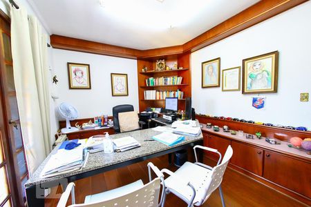 Casa à venda com 600m², 5 quartos e 8 vagas Casa à venda com 600m², 5 quartos e 8 vagasSuite 2