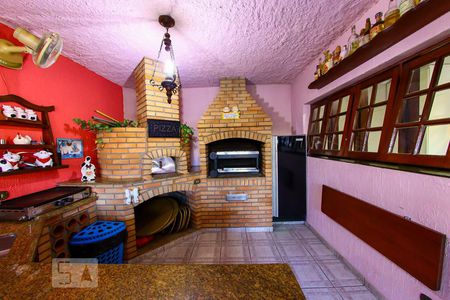 Casa à venda com 600m², 5 quartos e 8 vagas Casa à venda com 600m², 5 quartos e 8 vagasÁrea comum - Churrasqueira