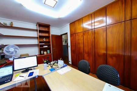 Casa à venda com 600m², 5 quartos e 8 vagas Casa à venda com 600m², 5 quartos e 8 vagasQuarto 3